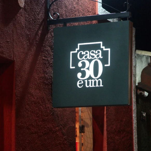Cartaz  - Casa 30eUm - Praa Visconde de Porto Seguro, 30 - Centro, Quinta-feira 29 de Dezembro de 2022